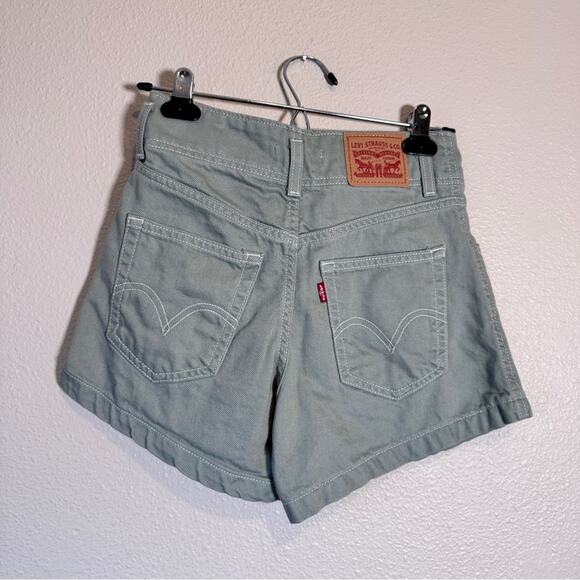Levi’s Sage Green High Waisted Mom Jean Shorts Womens 24 Classic Beachy Summer - Picture 3 of 8